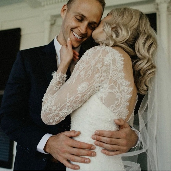 Gemy Maalouf Wedding Gown - retail $7000. - Picture 6 of 7